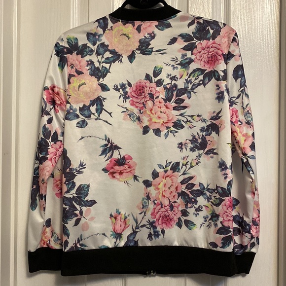 BOGO FREE Light Floral Jacket - Picture 3 of 3